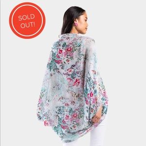 Francesca's Seanne Floral Kimono NWT